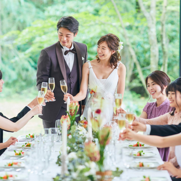 会食スタイルで旬の味覚を味わいながら歓談のひとときを
