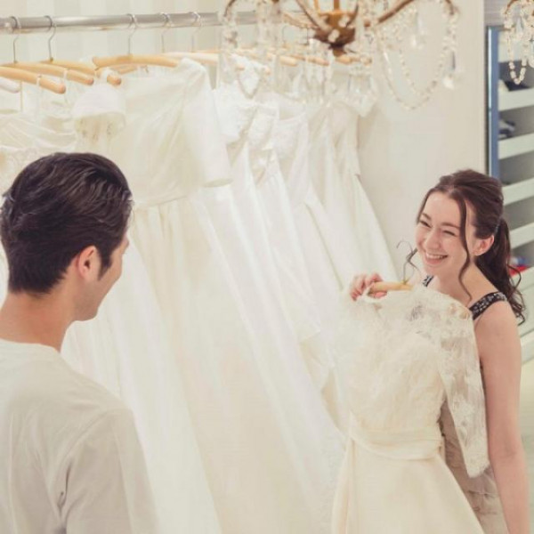 マタニティドレスも提携ショップから豊富に選べる