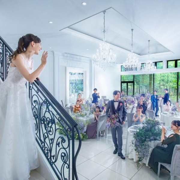 階段からのご入場で憧れの演出も