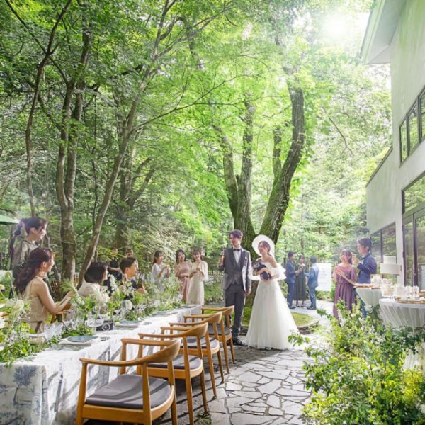 【ガーデンパーティ】軽井沢の森がそのままプライベートガーデンに