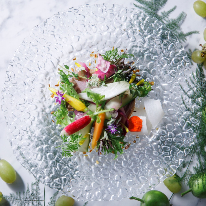 【信州野菜とハーブのプレッセ 生ハムを添えて】野菜の食感を活かしハーブ香る瑞々しい一皿