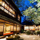 ライトアップした和庭園を眺めながらのご婚礼も人気です