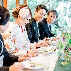 皆様との会話を楽しみながらのお食事！美味しいお料理にゲストの皆様の笑顔が溢れます|神戸北野ハンター迎賓館の写真(2595489)