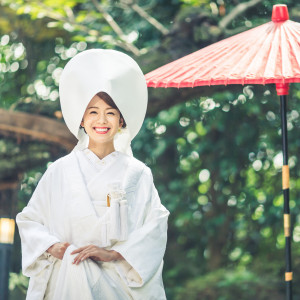 庭園に佇む白無垢姿は普段とは違う美しさが|神戸北野ハンター迎賓館の写真(14559961)