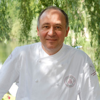 本店の二代目総料理長のマルク・エーベルラン氏は、現代フランス料理界の牽引者
