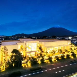 富士山をバックに…光輝く会場|ベイサイド迎賓館（静岡）/テイクアンドギヴ・ニーズウェディングの写真(1591161)