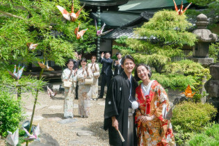想いを込めて、折り鶴シャワー|大阪天満宮の写真(36594334)