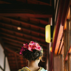 【歴史を感じるもの】大阪天満宮会館には、ゆかりのある梅モチーフの絵画やインテリア歴史を感じる襖絵、モダンな照明など粋なアートがたくさんございます|大阪天満宮の写真(36594942)