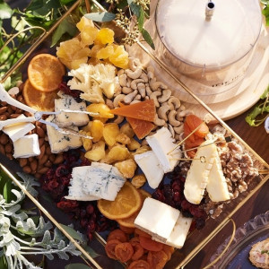 チーズや生ハムを並べて「ウエルカムパーティ」を楽しむスタイルも人気上昇！|VERT NOIR（ヴェールノアール）●BRASSグループの写真(1432543)