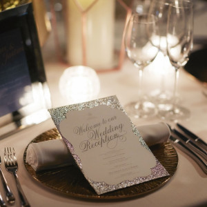 ナイトウエディングにはラグジュアリーな雰囲気漂うキャンドルを使用したテーブルコーディネートも|ラグナスイート名古屋 ホテル＆ウェディングの写真(2465748)