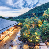 2600平米の広大な敷地に京都の名工が手掛けた本格日本庭園を有する優美な空間