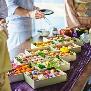 年齢問わず人気の寿司ビュッフェなど、ゲストが楽しめる演出を多数ご用意|京都 北山モノリス（KYOTO KITAYAMA MONOLITH）の写真(37606222)