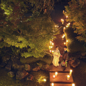 キャンドルを灯して幻想的なナイトウエディングを|京都 北山モノリス（KYOTO KITAYAMA MONOLITH）の写真(35833397)