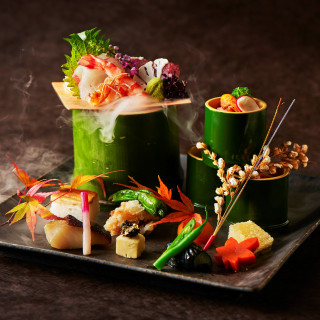 旬の京野菜や魚介類を中心にした”五感で愉しむ”創作料理をいただけます。