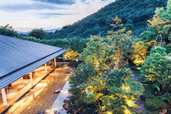 京都 北山モノリス（KYOTO KITAYAMA MONOLITH）