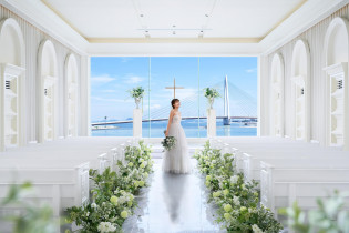 チャペルすべてオーシャンビュー|ベイサイド迎賓館(和歌山)/テイクアンドギヴ・ニーズウェディングの写真(56315592)