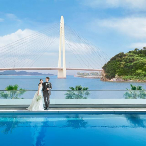 美しい自然と歴史に彩られた和歌浦の海を望む広大な敷地。時間を忘れて優雅に貸切を楽しめる空間です。