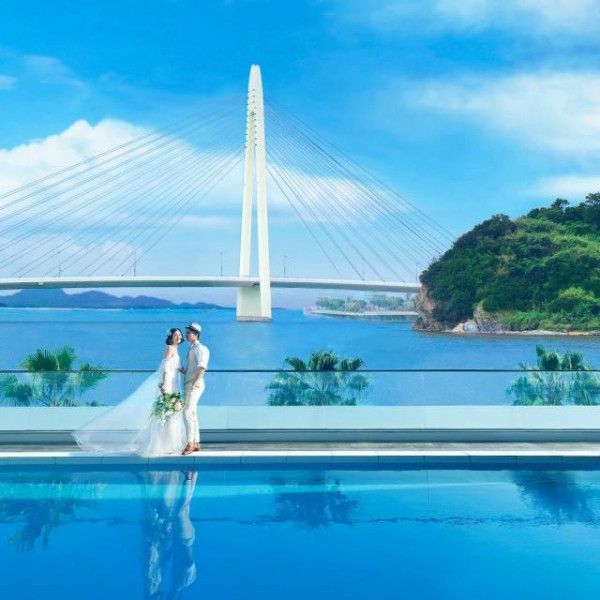 美しい自然と歴史に彩られた和歌浦の海を望む広大な敷地。時間を忘れて優雅に貸切を楽しめる空間です。