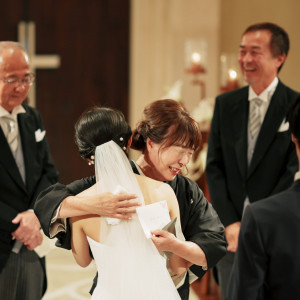 親御様の目をみてこれまでの感謝の気持ちを伝えたりと、貸切だからこそ過ごし方は自由|覚王山ル・アンジェ教会の写真(52303921)