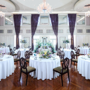 バカラのシャンデリアが煌めく 気品溢れる 優雅な空間|覚王山ル・アンジェ教会の写真(56023991)