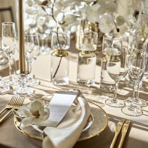 花嫁を美しく引き立てるのは白の会場|アーヴェリール迎賓館（高松）/テイクアンドギヴ・ニーズウェディングの写真(54713826)