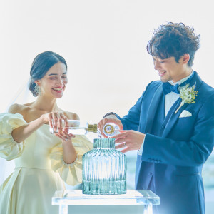 新郎新婦でのバランスを考えながら、スタイリッシュなコーディネートをご提案|茅ヶ崎迎賓館/テイクアンドギヴ・ニーズウェディングの写真(46356398)