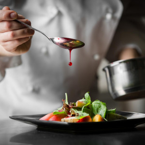 グランシェフが地産地消の食材を吟味し丹精込めたフルコース|オステルリー・ド・コートダジュールの写真(55706601)