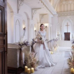 統一感あるコーディネートで洗練されたチャペル|オステルリー・ド・コートダジュールの写真(55707440)