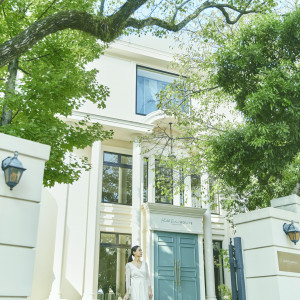 緑に包まれた白亜の邸宅 プライベートな一日がはじまる|ヒルサイドハウス神戸北野の写真(26373788)
