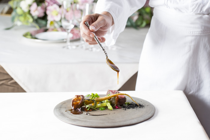 一番人気のお肉料理「ロッシーニ」。牛フィレ肉とフォアグラとトリュフを使用した贅沢な一皿です