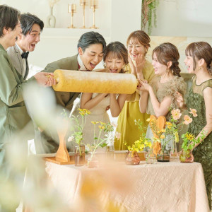 ケーキだけでなくオリジナル演出【バームクーヘン入刀】もおススメ♪|アルカンシエル横浜 luxemariage（アルカンシエルグループ）の写真(55743859)