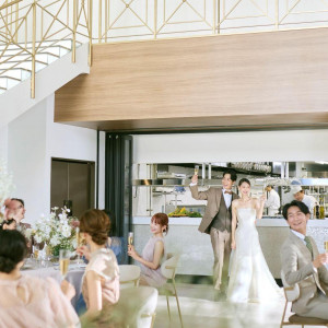 香りやパフォーマンスも楽しめるのは全会場オープンキッチン付ならでは！|アルカンシエル横浜 luxemariage（アルカンシエルグループ）の写真(55743862)