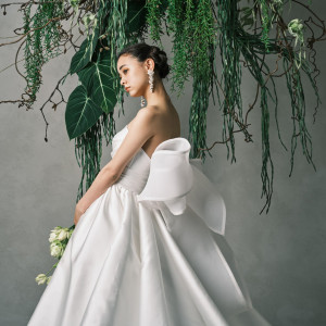 バックスタイルにもこだわったオシャレなドレスも人気|コットンハーバークラブ（横浜）/テイクアンドギヴ・ニーズウェディングの写真(57759986)