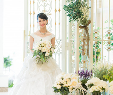 自然光がたっぷり降り注ぐ明るいチャペルやアトリウムガーデンで結婚式・フォトウェディングが叶います。