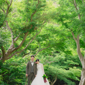 洋装も映える美しい庭園|三渓園 鶴翔閣（横浜市指定有形文化財）の写真(54759576)