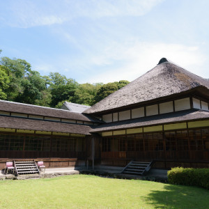 茅葺屋根の美しい鶴翔閣|三渓園 鶴翔閣（横浜市指定有形文化財）の写真(44092383)