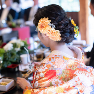 生花を使用したヘアアレンジ|三渓園 鶴翔閣（横浜市指定有形文化財）の写真(44108675)