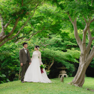 洋装も映える美しい庭園|三渓園 鶴翔閣（横浜市指定有形文化財）の写真(54759577)