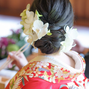 生花を飾った華やかなアレンジ|三渓園 鶴翔閣（横浜市指定有形文化財）の写真(44093690)