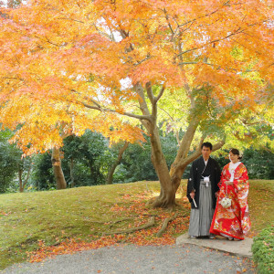 紅葉の美しい秋は人気のシーズン|三渓園 鶴翔閣（横浜市指定有形文化財）の写真(44093523)