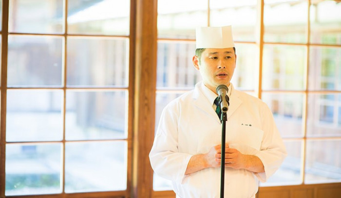 日本三大料亭に名を連ねる老舗の料亭「金田中」の料理長による料理の説明。