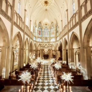 荘厳かつ厳粛な大聖堂。ステンドグラスの輝きが魅力。|Wedding of Legend GLASTONIA  - グラストニア -の写真(39061958)