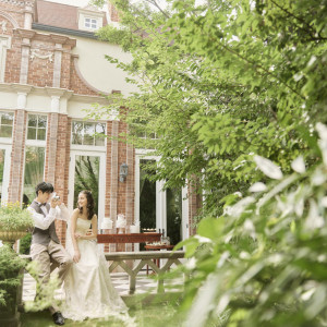 肩肘張らないカジュアルな雰囲気に、ゲストも自然とリラックス。ふたりの想いのままに貸切ガーデンをアレンジして、笑顔のパーティを演出していこう！|Wedding of Legend GLASTONIA  - グラストニア -の写真(39063232)