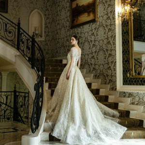 ドレスのデザイン、おふたりの背丈のバランス、会場のコーディネートなどすべてのバランスを考えてトータルコーディネート|Wedding of Legend GLASTONIA  - グラストニア -の写真(39370901)