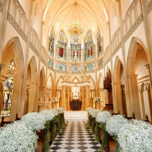 荘厳かつ厳粛な大聖堂。ステンドグラスの輝きが魅力。|Wedding of Legend GLASTONIA  - グラストニア -の写真(2966147)