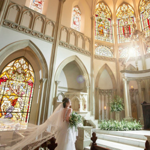 ステンドグラスは 英国の教会で使われていた本物のアンティーク|Wedding of Legend GLASTONIA  - グラストニア -の写真(16689133)