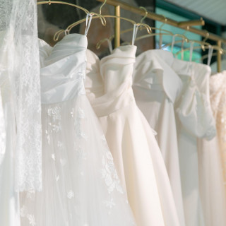 ウエディングドレスも豊富なラインナップ
