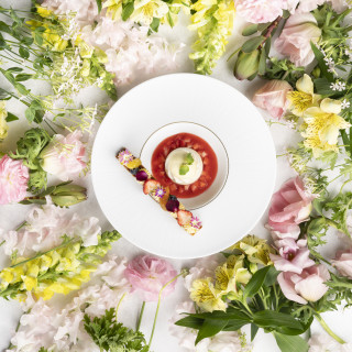 春のデザートはパティスリーの世界大会優勝シェフが考案した特別な一皿。