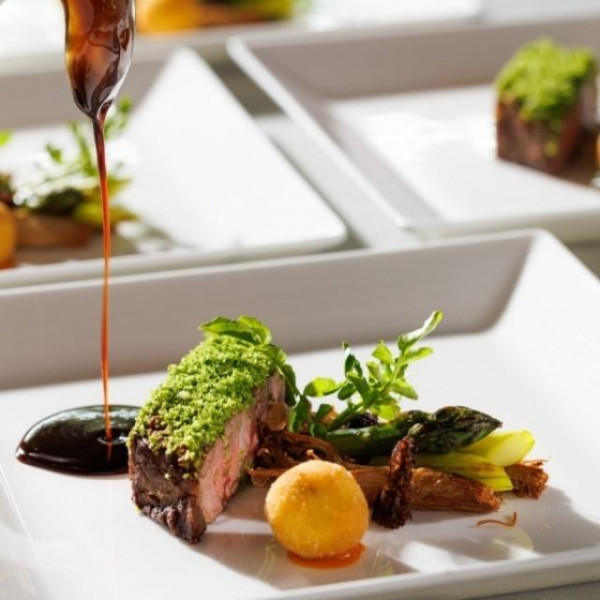 ホテルのおもてなしの料理をゲストにも。