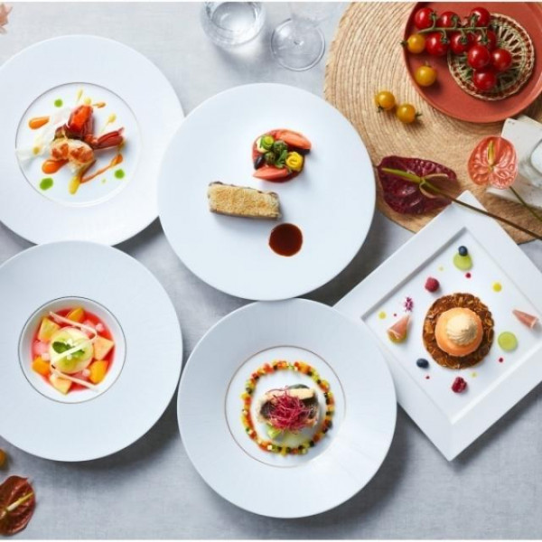 おふたりで1品1品お選びいただける「プリフィックススタイル」をご用意、夏をテーマにした特別コースも